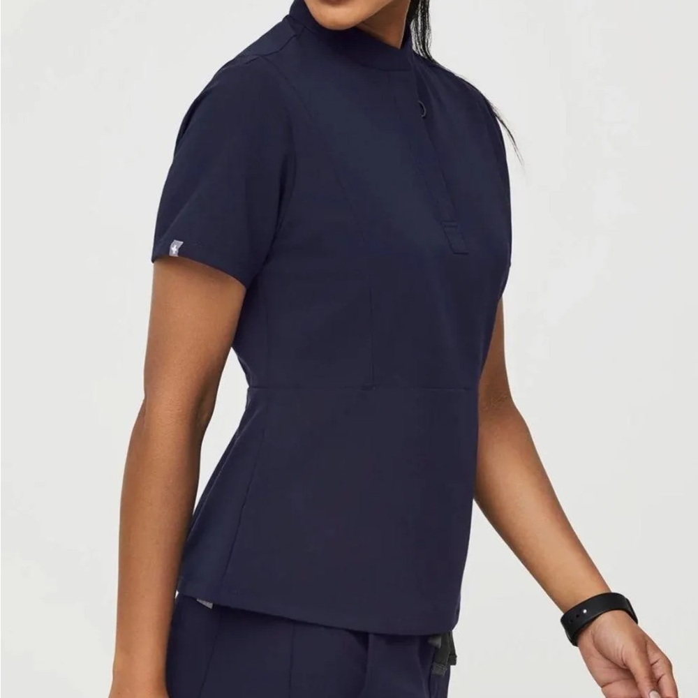 FIGS. Women’s scrub top, Inla Slim top, navy.